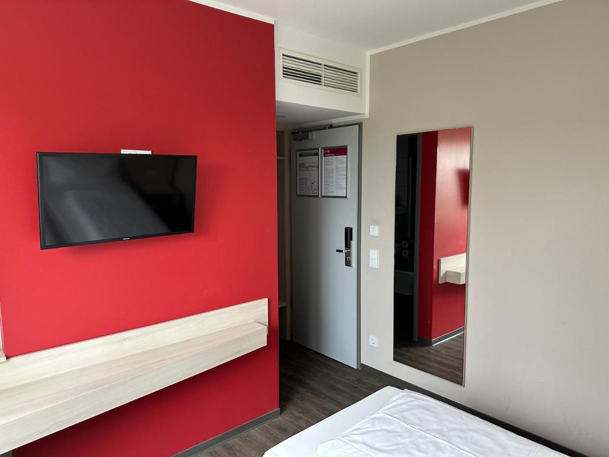 Serways Hotel Lueneburger Heide West Биспинген Номер фото