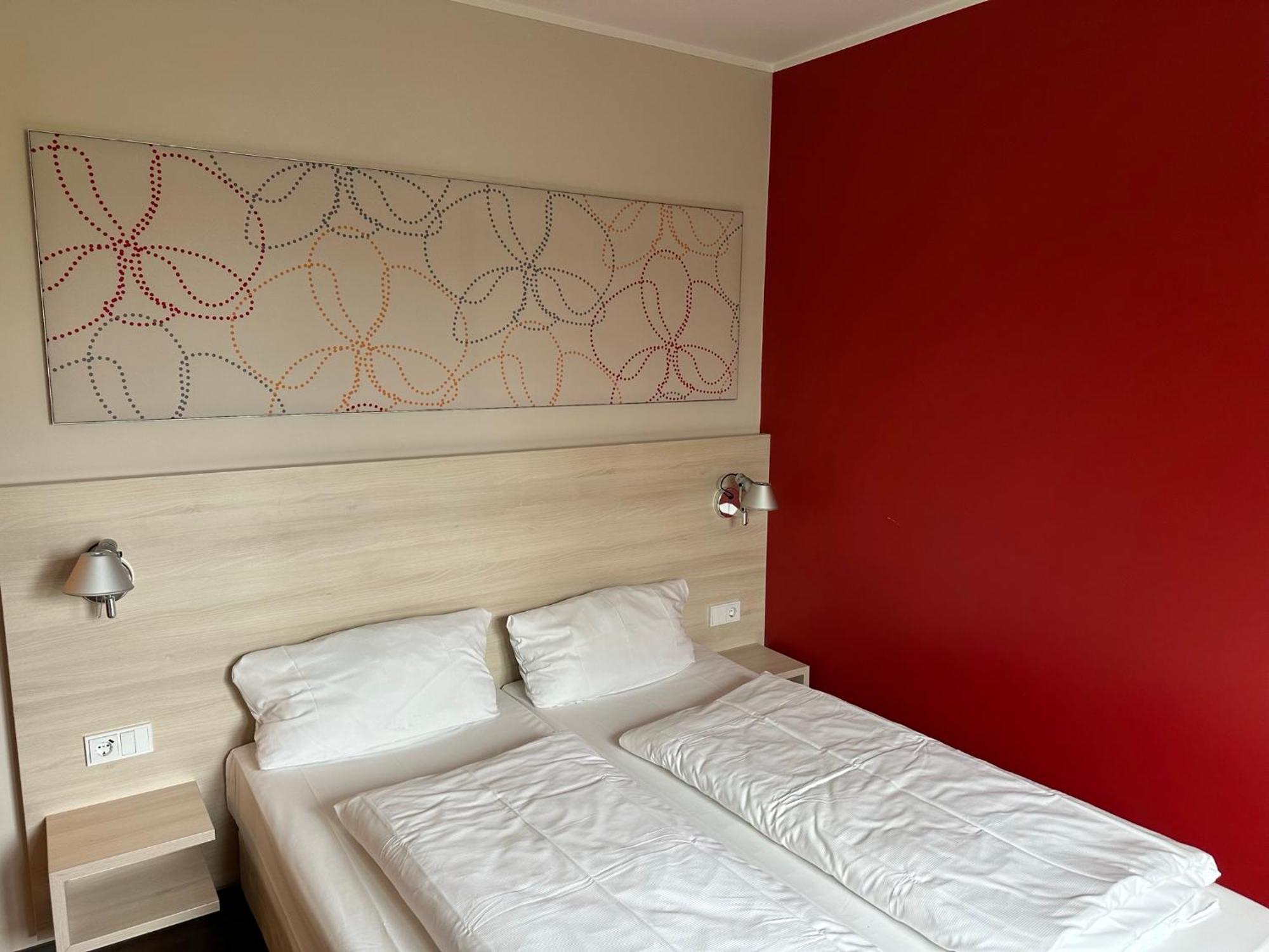 Serways Hotel Lueneburger Heide West Биспинген Номер фото